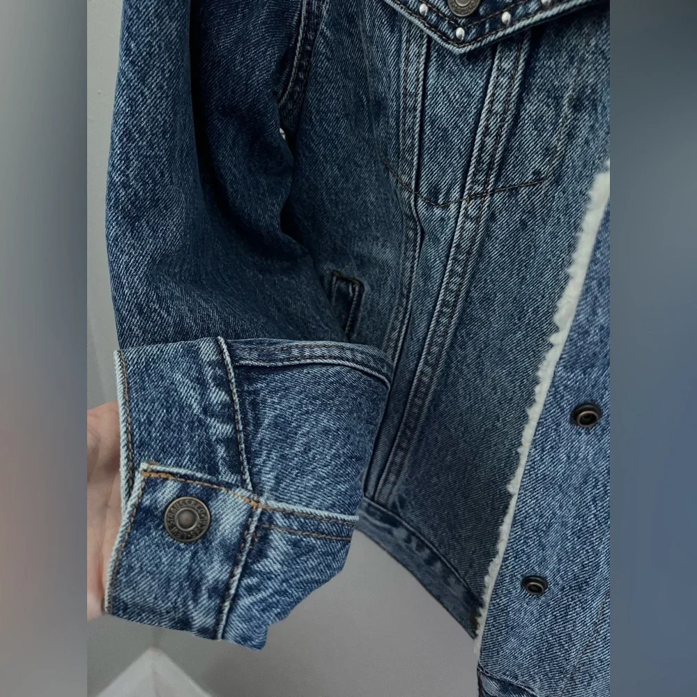 Levi’s Original Studded Sherpa Denim Trucker Jacket Size XS New